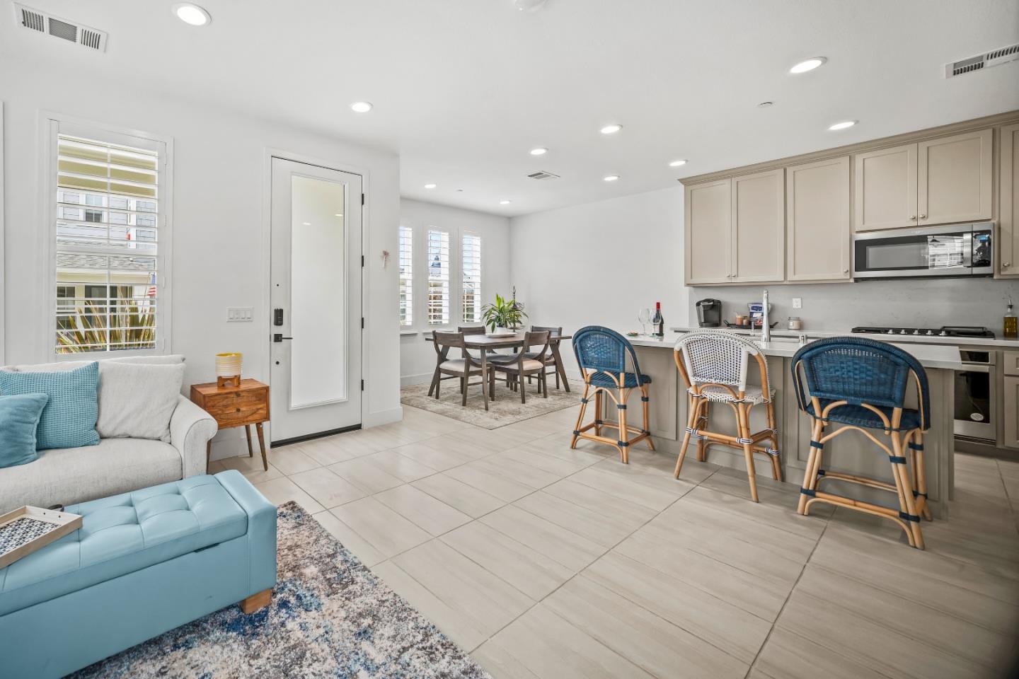 Detail Gallery Image 13 of 38 For 2798 Telegraph Blvd, Marina,  CA 93933 - 3 Beds | 2/1 Baths