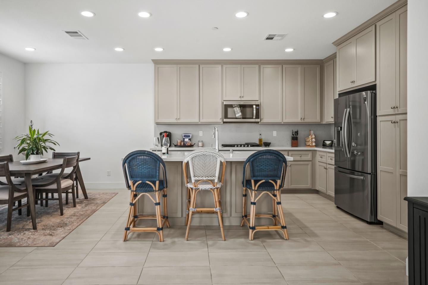 Detail Gallery Image 14 of 38 For 2798 Telegraph Blvd, Marina,  CA 93933 - 3 Beds | 2/1 Baths