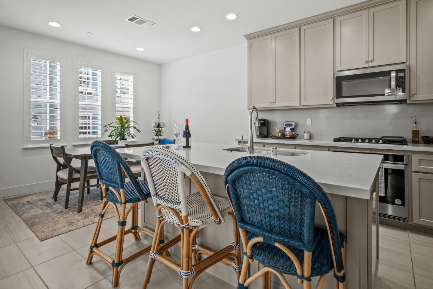 Detail Gallery Image 2 of 38 For 2798 Telegraph Blvd, Marina,  CA 93933 - 3 Beds | 2/1 Baths