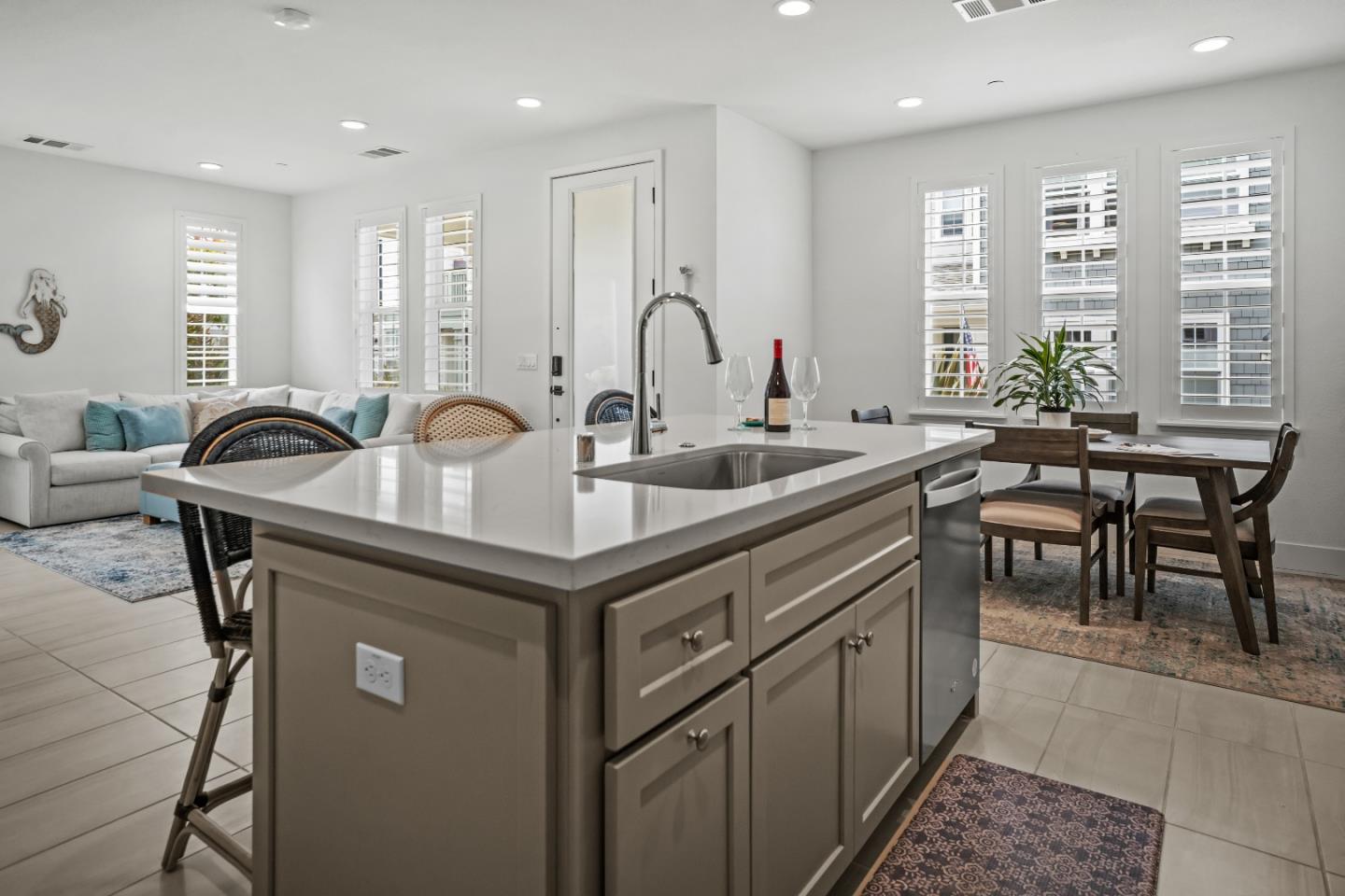 Detail Gallery Image 4 of 38 For 2798 Telegraph Blvd, Marina,  CA 93933 - 3 Beds | 2/1 Baths