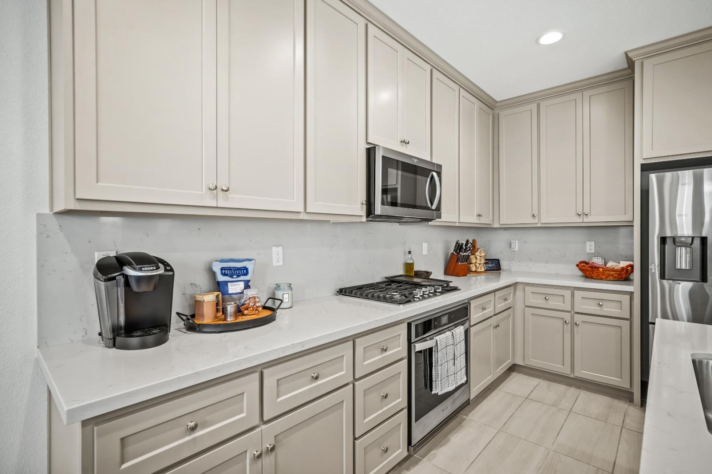 Detail Gallery Image 7 of 38 For 2798 Telegraph Blvd, Marina,  CA 93933 - 3 Beds | 2/1 Baths