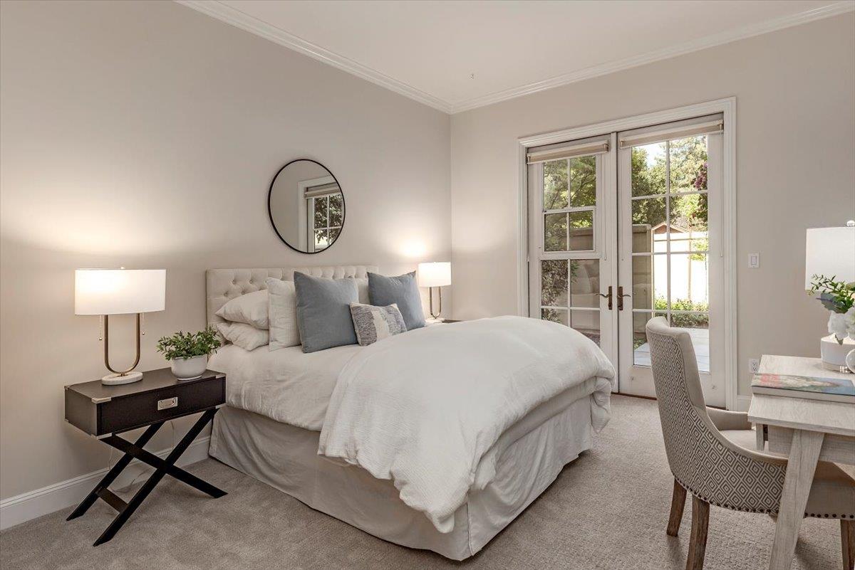 Detail Gallery Image 13 of 37 For 555 Byron St #104,  Palo Alto,  CA 94301 - 3 Beds | 2 Baths