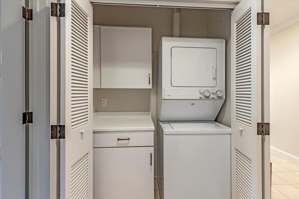 Detail Gallery Image 16 of 37 For 555 Byron St #104,  Palo Alto,  CA 94301 - 3 Beds | 2 Baths