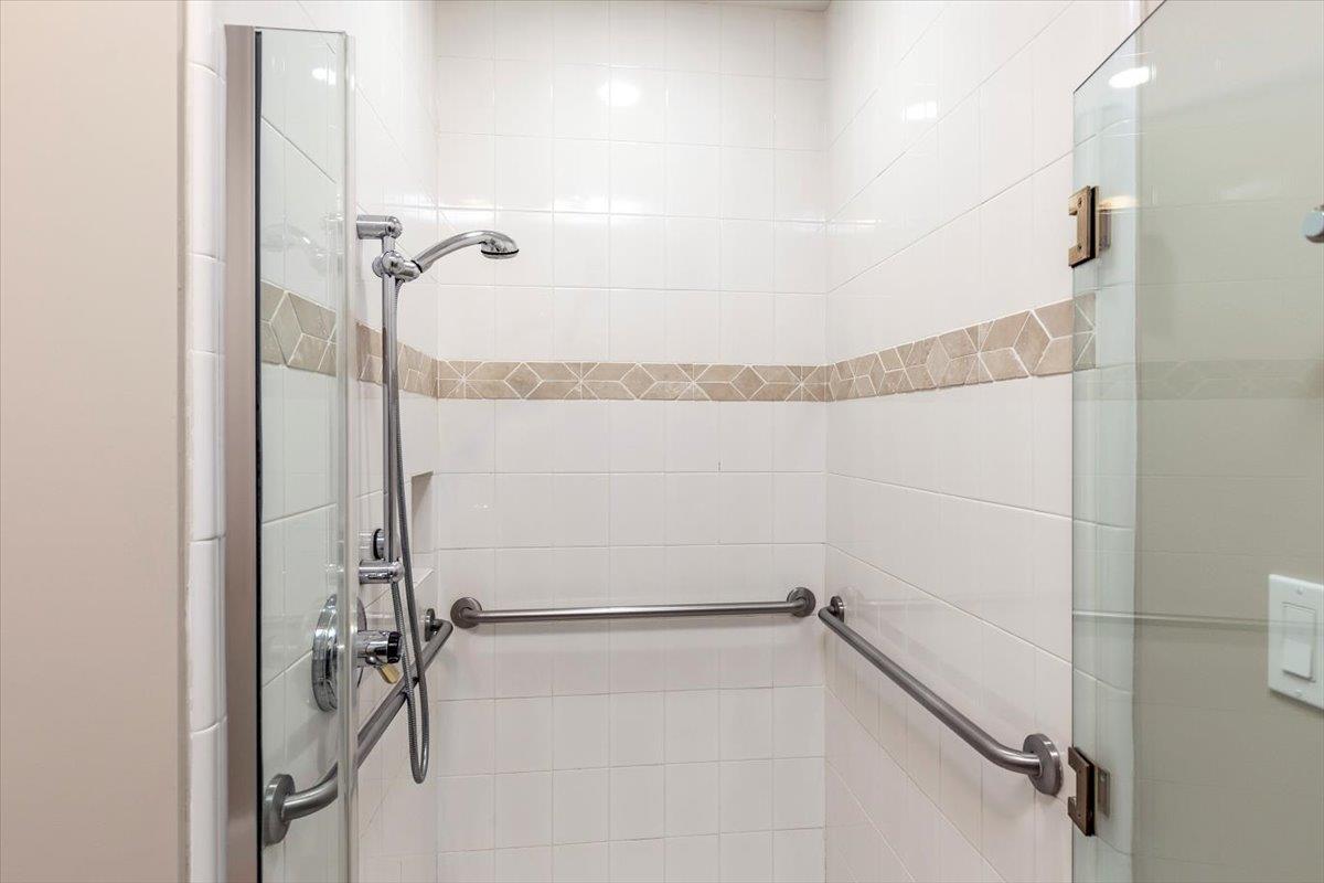 Detail Gallery Image 17 of 37 For 555 Byron St #104,  Palo Alto,  CA 94301 - 3 Beds | 2 Baths