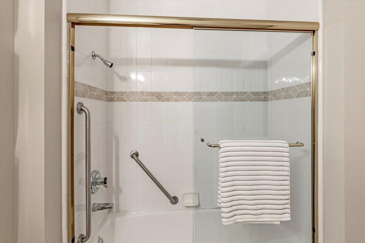 Detail Gallery Image 20 of 37 For 555 Byron St #104,  Palo Alto,  CA 94301 - 3 Beds | 2 Baths