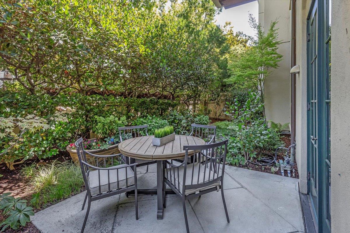 Detail Gallery Image 22 of 37 For 555 Byron St #104,  Palo Alto,  CA 94301 - 3 Beds | 2 Baths