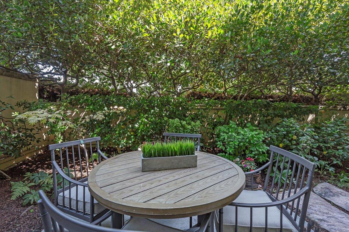 Detail Gallery Image 23 of 37 For 555 Byron St #104,  Palo Alto,  CA 94301 - 3 Beds | 2 Baths