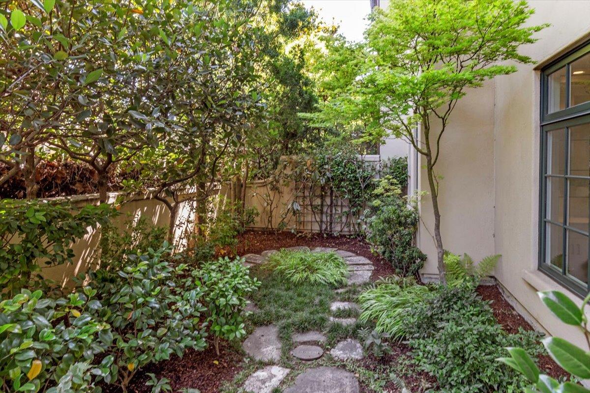 Detail Gallery Image 24 of 37 For 555 Byron St #104,  Palo Alto,  CA 94301 - 3 Beds | 2 Baths