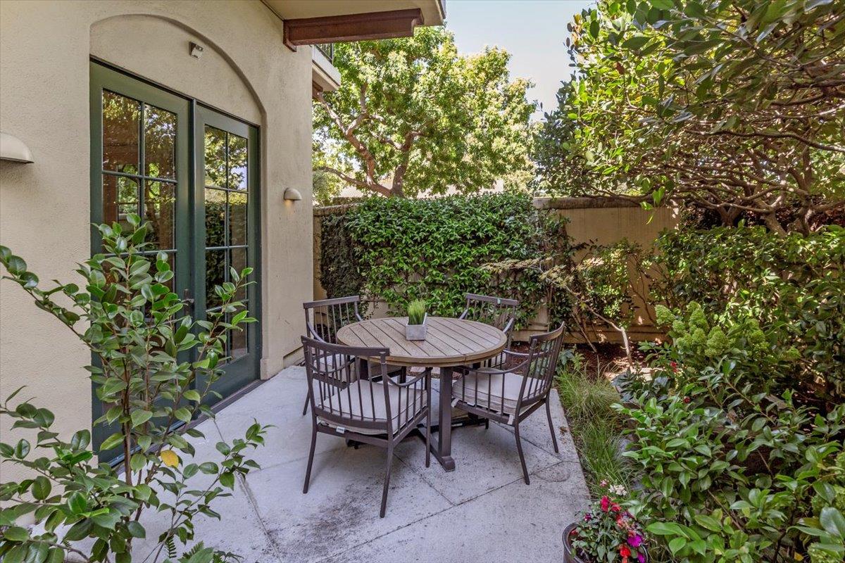 Detail Gallery Image 25 of 37 For 555 Byron St #104,  Palo Alto,  CA 94301 - 3 Beds | 2 Baths