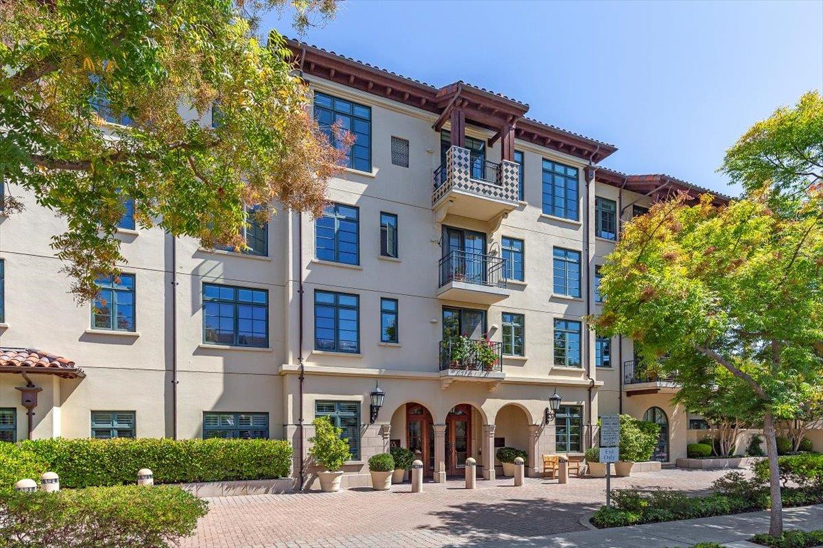 Detail Gallery Image 26 of 37 For 555 Byron St #104,  Palo Alto,  CA 94301 - 3 Beds | 2 Baths