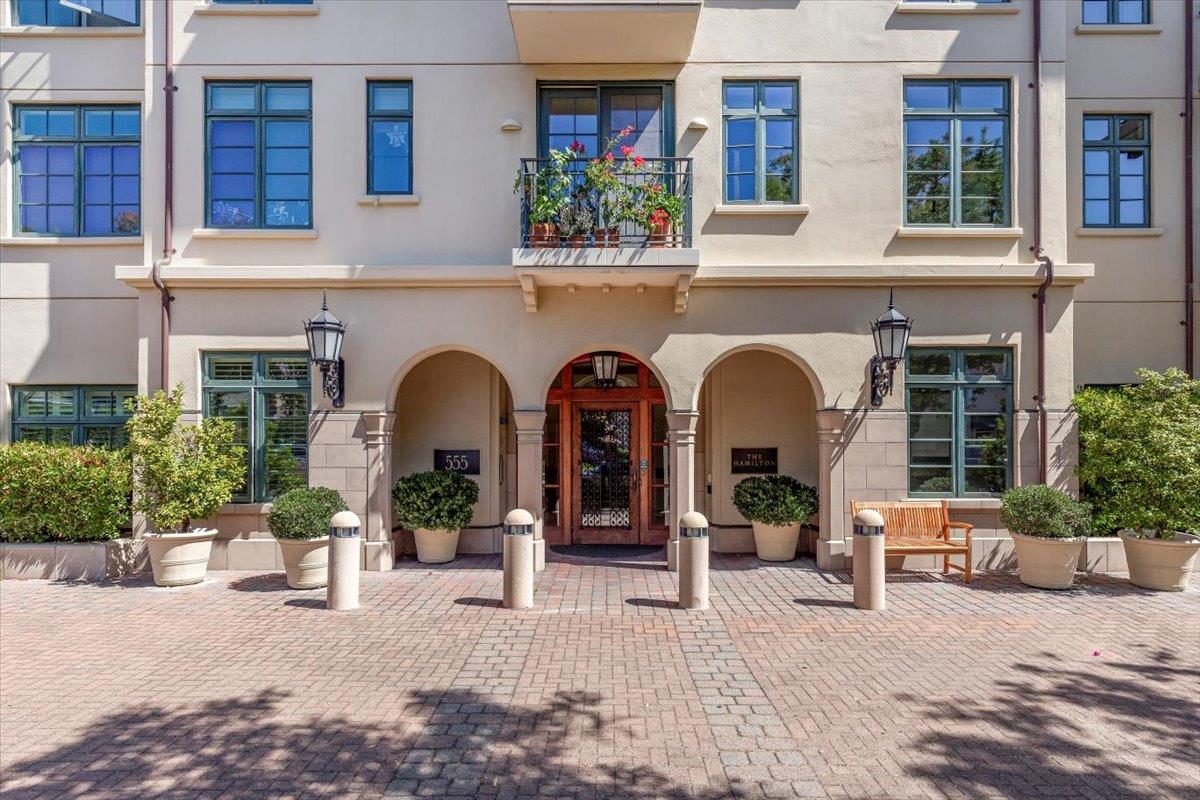 Detail Gallery Image 27 of 37 For 555 Byron St #104,  Palo Alto,  CA 94301 - 3 Beds | 2 Baths