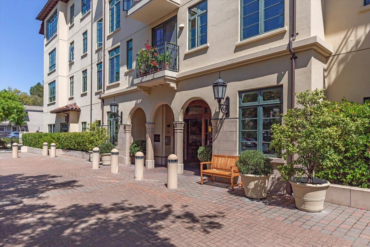 Detail Gallery Image 28 of 37 For 555 Byron St #104,  Palo Alto,  CA 94301 - 3 Beds | 2 Baths