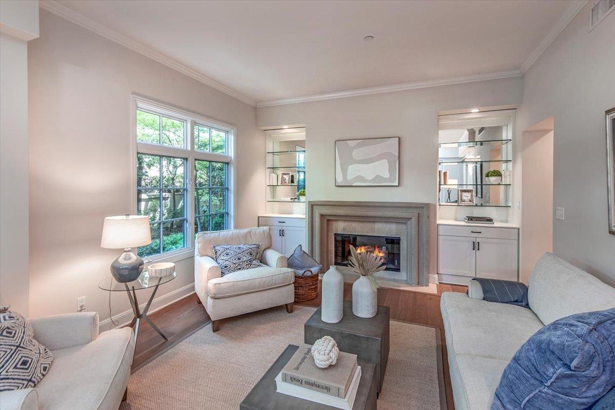 Detail Gallery Image 3 of 37 For 555 Byron St #104,  Palo Alto,  CA 94301 - 3 Beds | 2 Baths