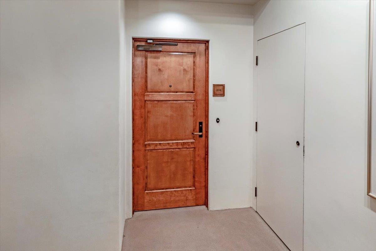 Detail Gallery Image 32 of 37 For 555 Byron St #104,  Palo Alto,  CA 94301 - 3 Beds | 2 Baths