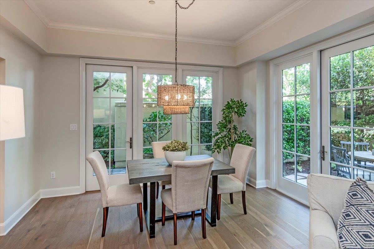Detail Gallery Image 5 of 37 For 555 Byron St #104,  Palo Alto,  CA 94301 - 3 Beds | 2 Baths