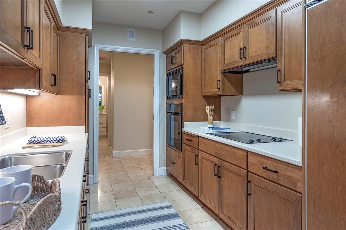 Detail Gallery Image 8 of 37 For 555 Byron St #104,  Palo Alto,  CA 94301 - 3 Beds | 2 Baths