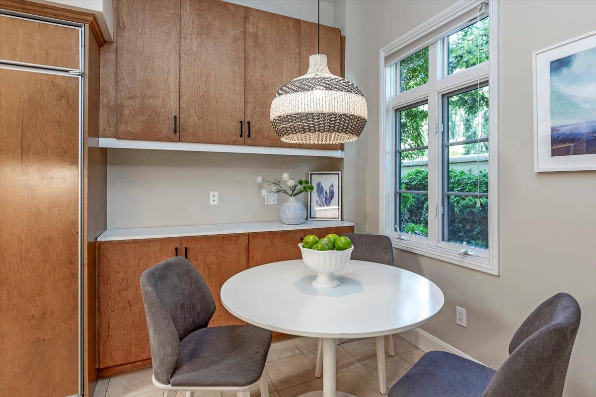 Detail Gallery Image 9 of 37 For 555 Byron St #104,  Palo Alto,  CA 94301 - 3 Beds | 2 Baths