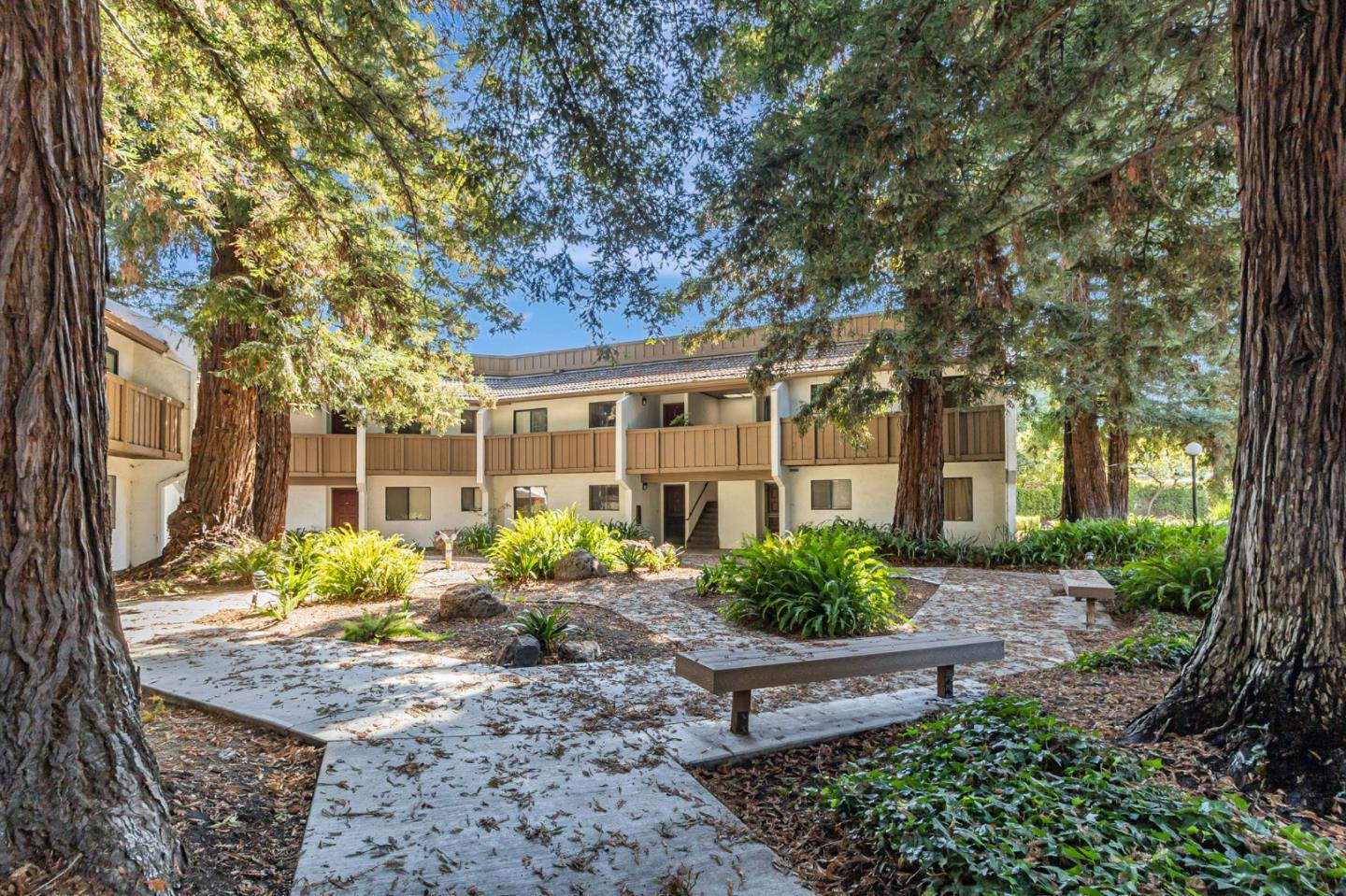 Detail Gallery Image 3 of 38 For 2201 Monroe St #102,  Santa Clara,  CA 95050 - 2 Beds | 1 Baths