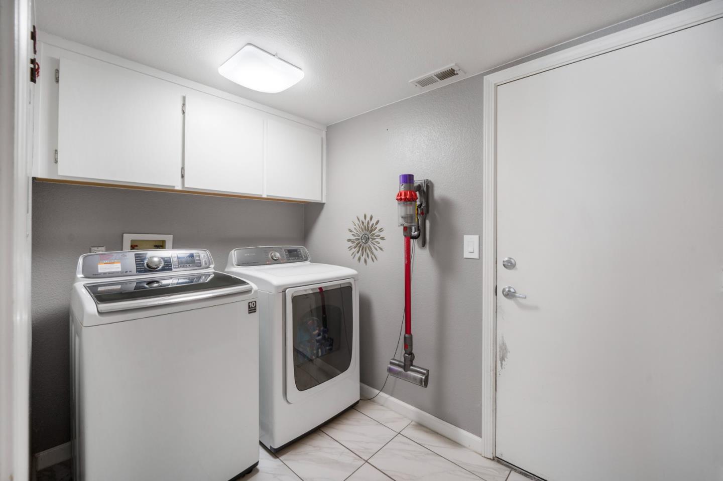 Detail Gallery Image 15 of 34 For 18435 Murphy Springs Dr, Morgan Hill,  CA 95037 - 3 Beds | 2/1 Baths