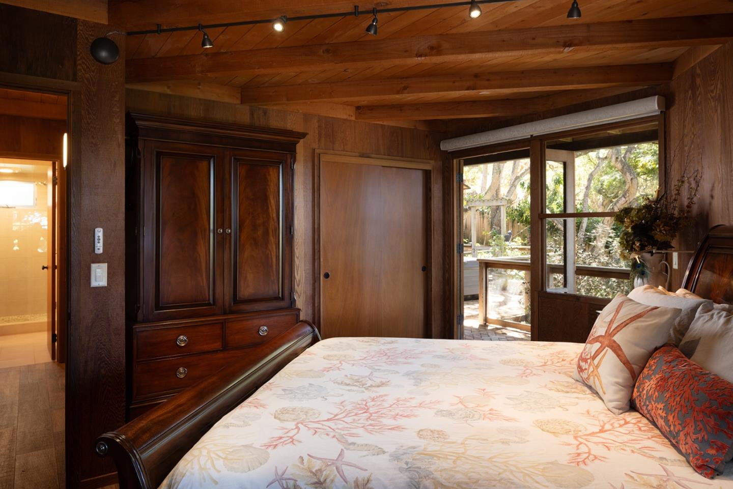 Detail Gallery Image 20 of 44 For 799 Parcel St, Monterey,  CA 93940 - 4 Beds | 3 Baths