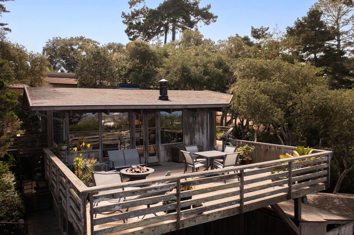 Detail Gallery Image 8 of 44 For 799 Parcel St, Monterey,  CA 93940 - 4 Beds | 3 Baths