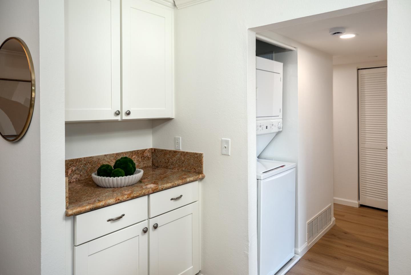 Detail Gallery Image 10 of 19 For 2111 Latham #321,  Mountain View,  CA 94040 - 2 Beds | 2 Baths
