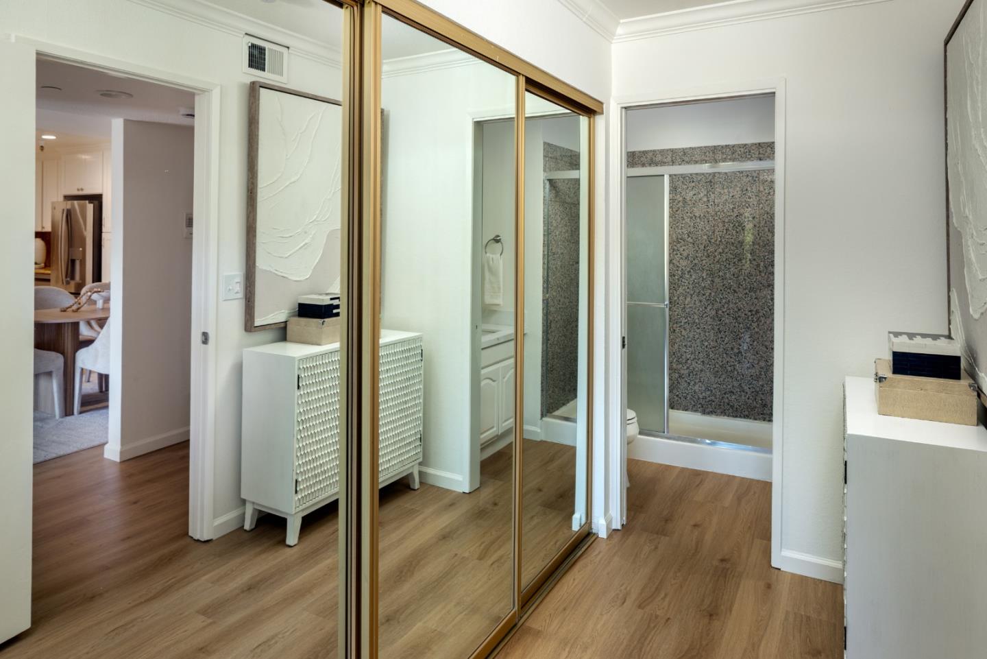 Detail Gallery Image 14 of 19 For 2111 Latham #321,  Mountain View,  CA 94040 - 2 Beds | 2 Baths