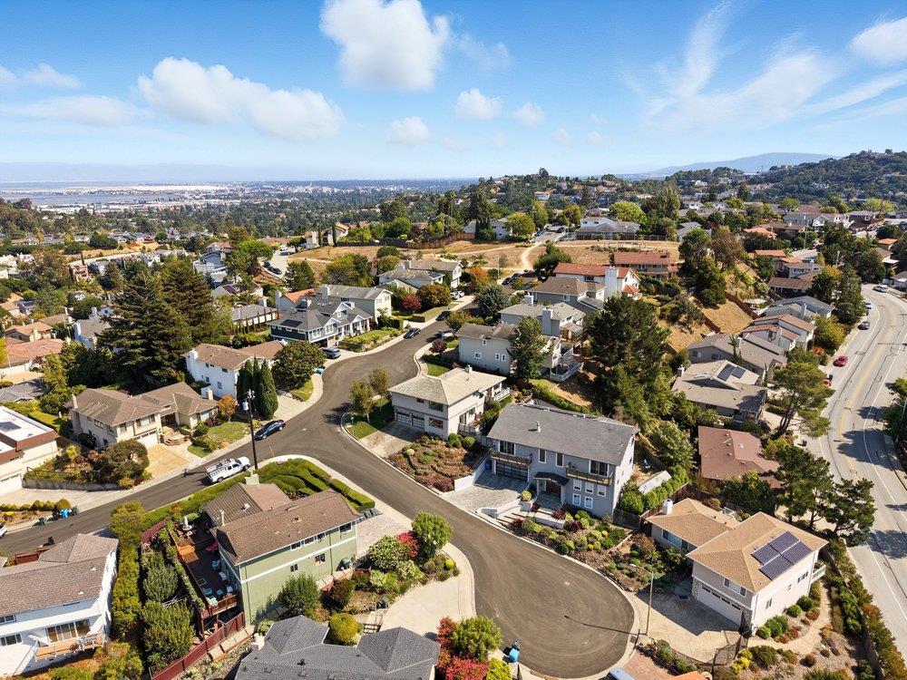 Detail Gallery Image 35 of 42 For 38 Sequoia Ct, San Carlos,  CA 94070 - 3 Beds | 2/1 Baths