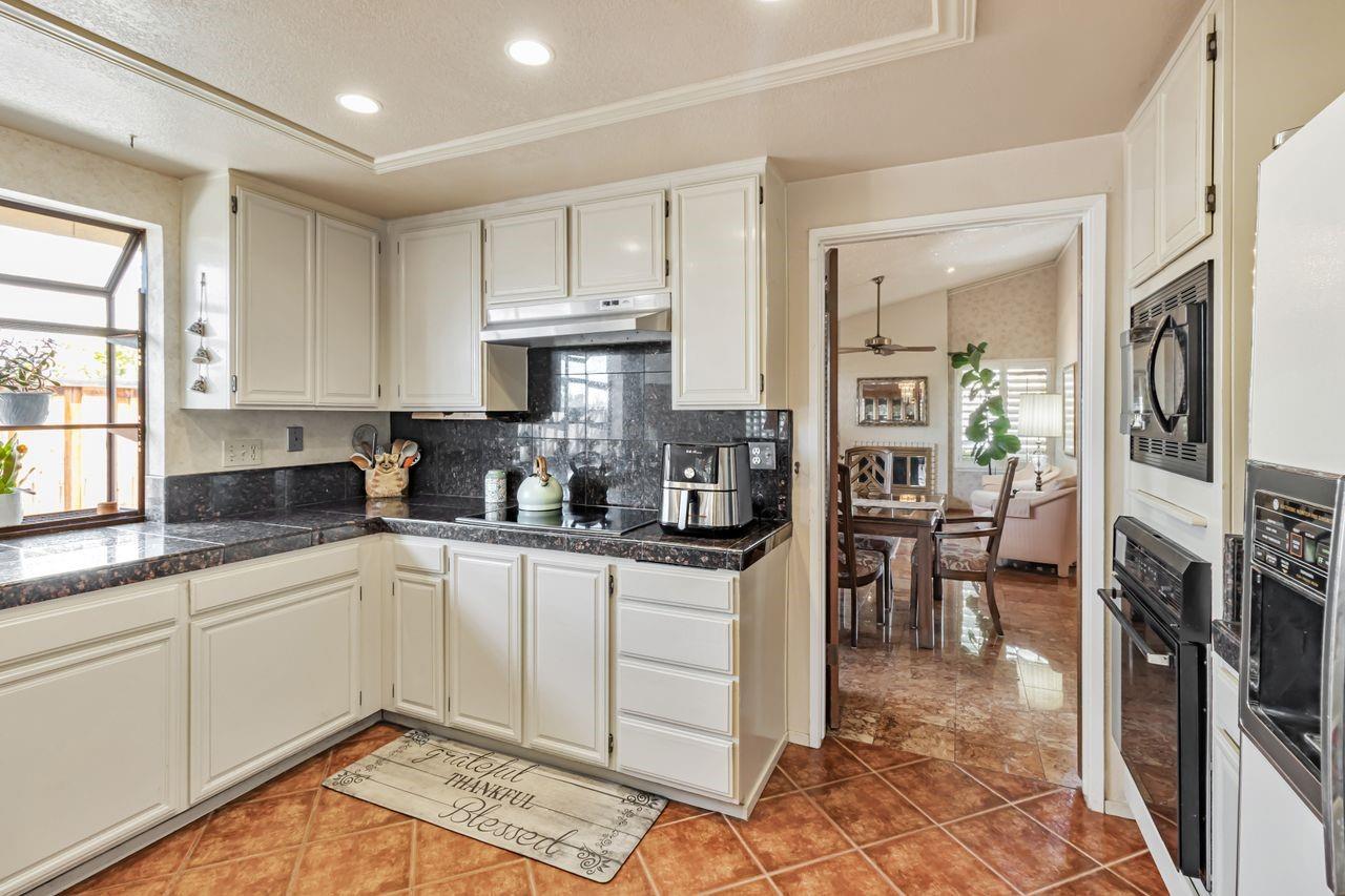 Detail Gallery Image 11 of 35 For 2885 Mantis Dr, San Jose,  CA 95148 - 4 Beds | 2 Baths