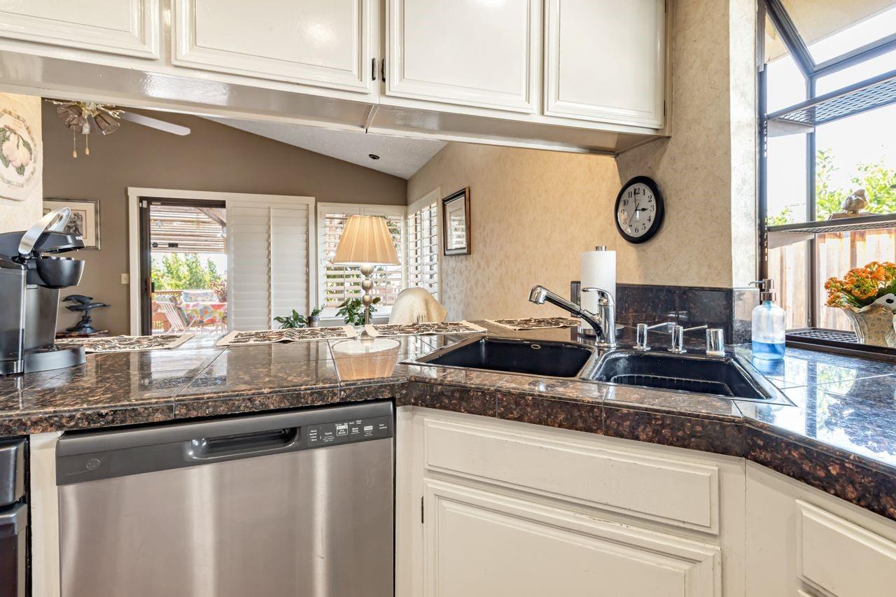 Detail Gallery Image 14 of 35 For 2885 Mantis Dr, San Jose,  CA 95148 - 4 Beds | 2 Baths
