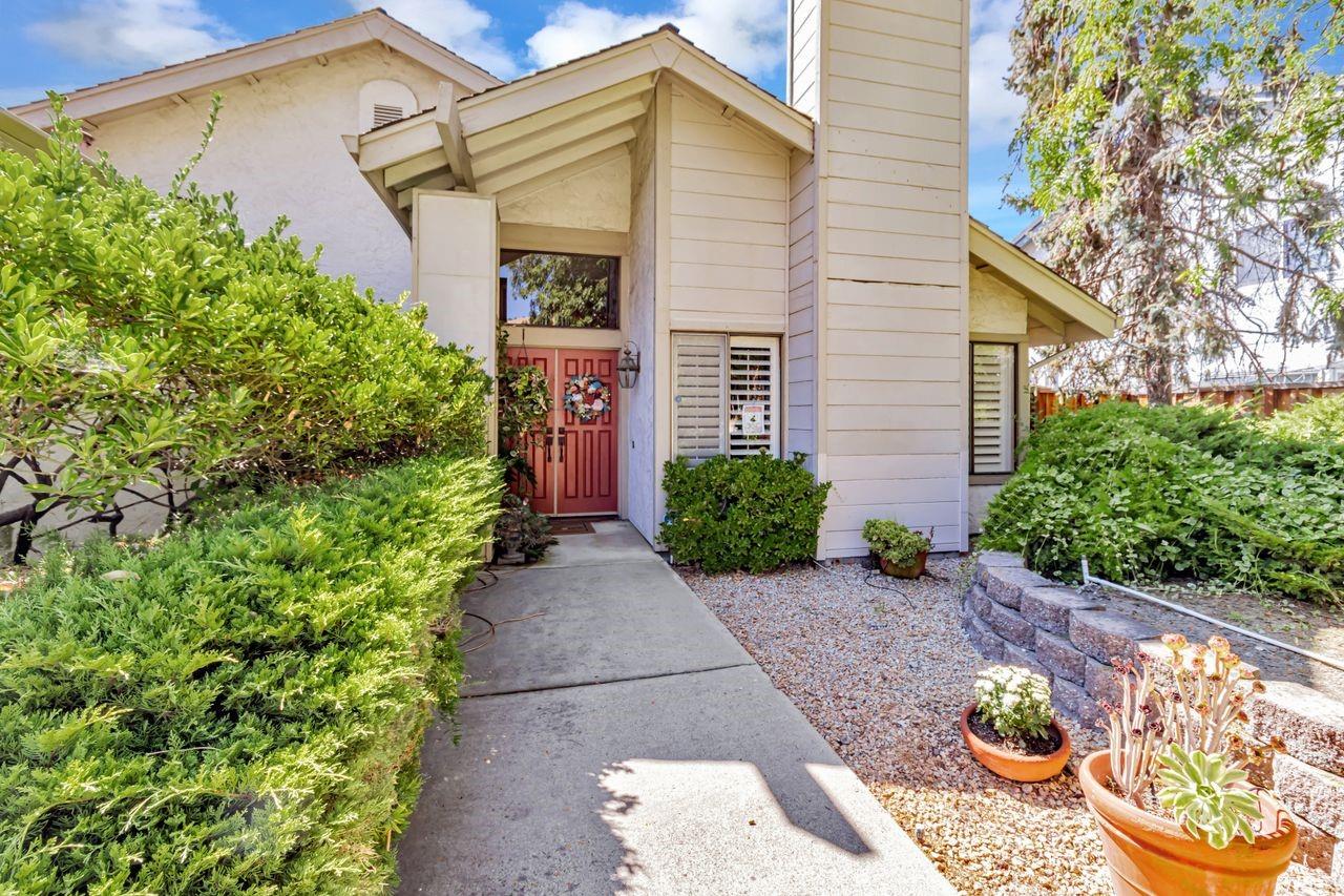 Detail Gallery Image 4 of 35 For 2885 Mantis Dr, San Jose,  CA 95148 - 4 Beds | 2 Baths