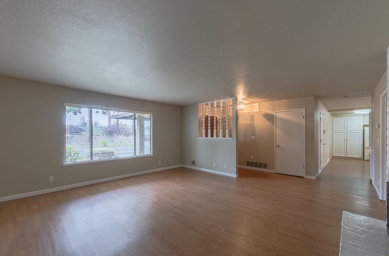 Detail Gallery Image 13 of 38 For 330 Woodside Dr #104,  Salinas,  CA 93901 - 2 Beds | 2 Baths
