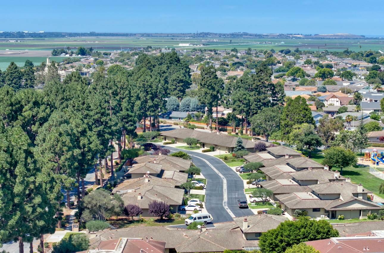 Detail Gallery Image 3 of 38 For 330 Woodside Dr #104,  Salinas,  CA 93901 - 2 Beds | 2 Baths