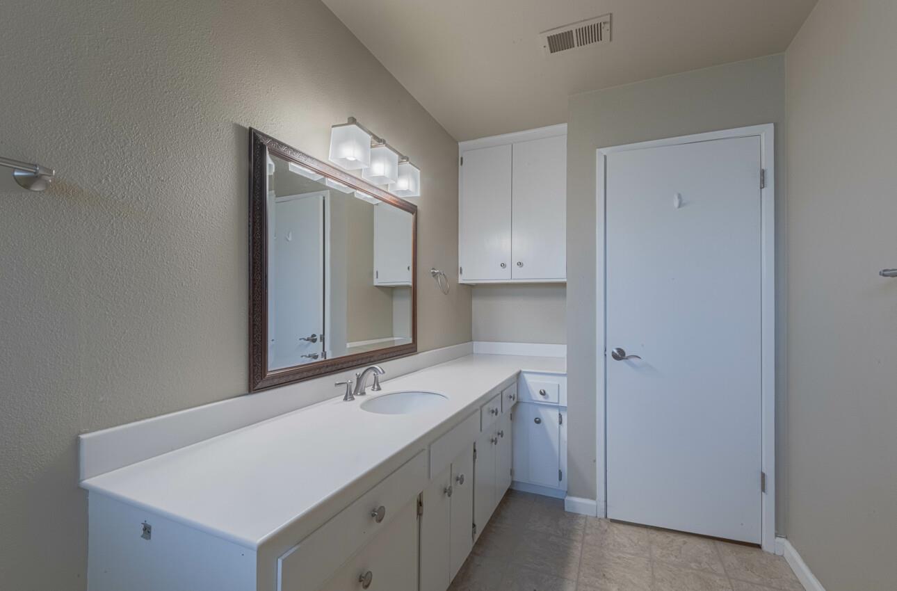 Detail Gallery Image 33 of 38 For 330 Woodside Dr #104,  Salinas,  CA 93901 - 2 Beds | 2 Baths