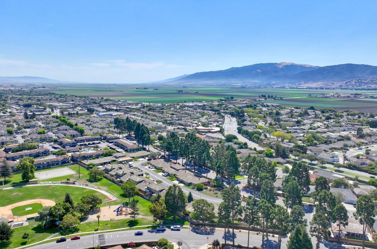 Detail Gallery Image 7 of 38 For 330 Woodside Dr #104,  Salinas,  CA 93901 - 2 Beds | 2 Baths