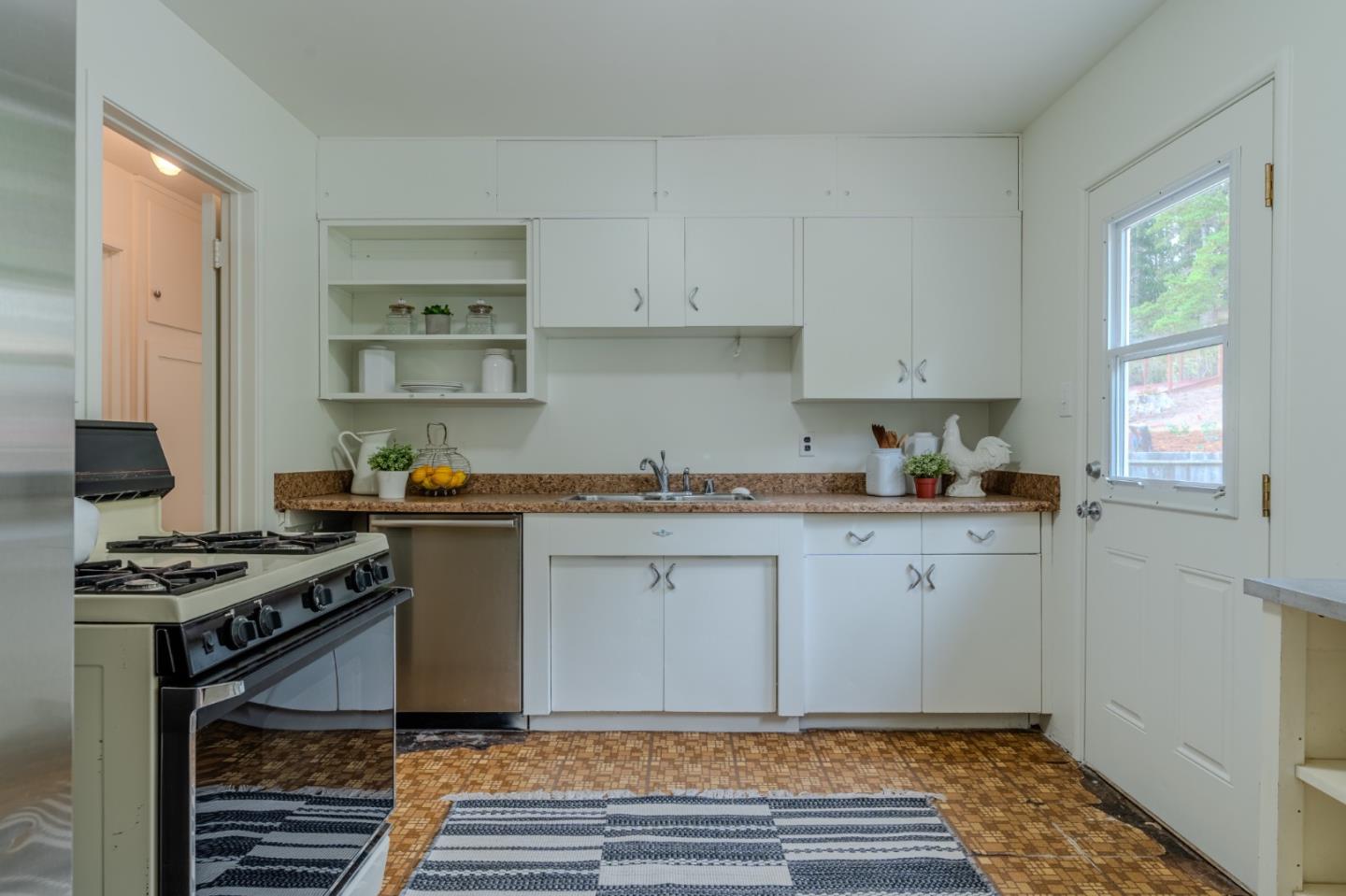 Detail Gallery Image 12 of 42 For 1451 Perez Dr, Pacifica,  CA 94044 - 3 Beds | 1 Baths