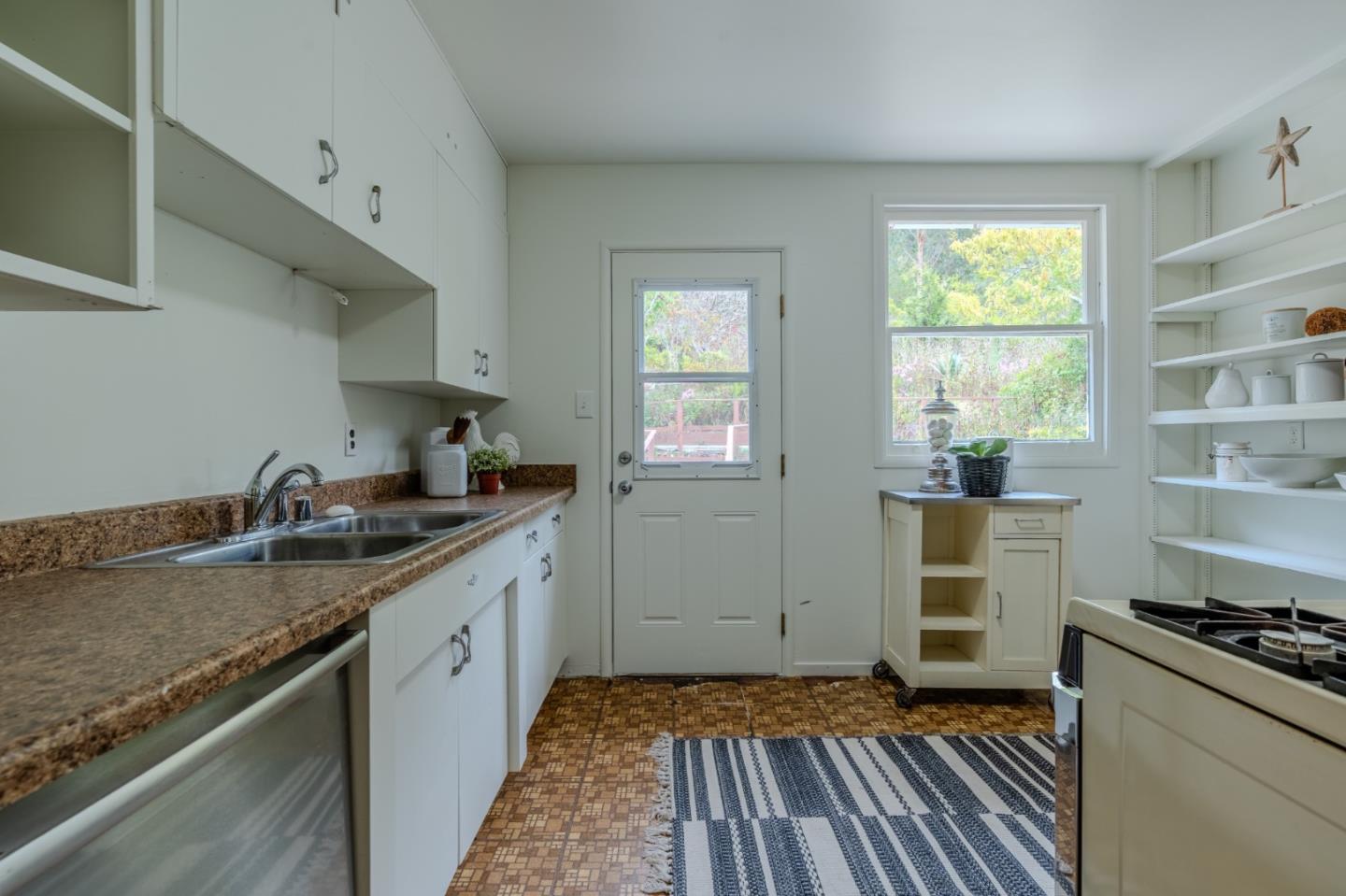 Detail Gallery Image 13 of 42 For 1451 Perez Dr, Pacifica,  CA 94044 - 3 Beds | 1 Baths