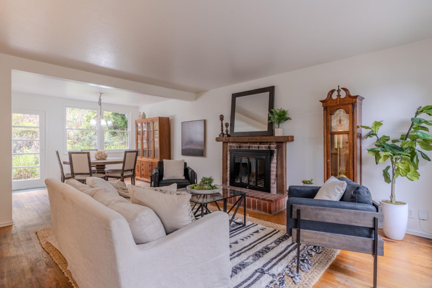 Detail Gallery Image 2 of 42 For 1451 Perez Dr, Pacifica,  CA 94044 - 3 Beds | 1 Baths