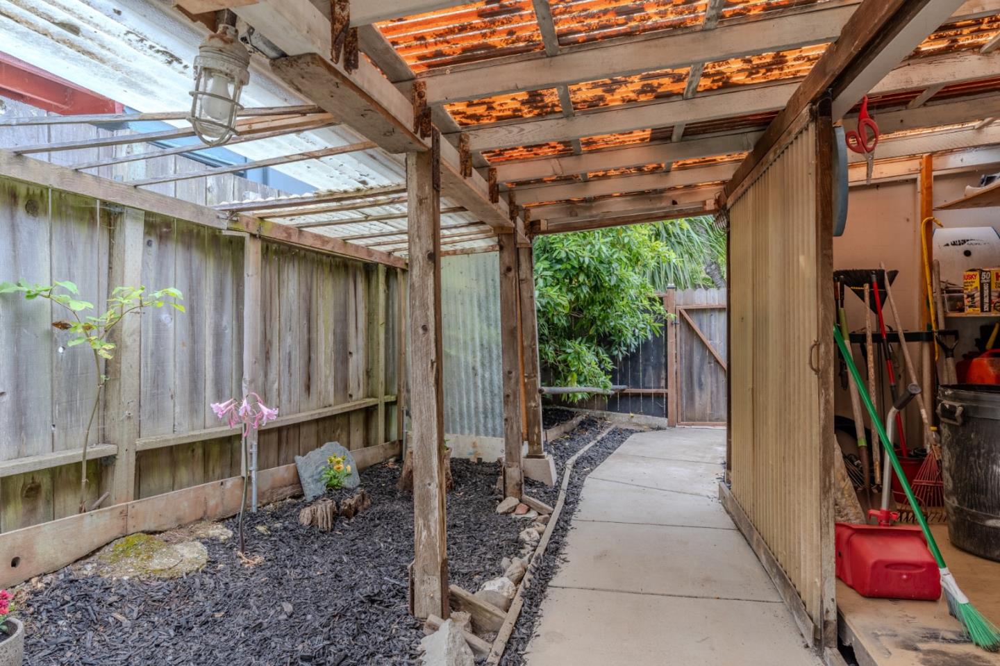 Detail Gallery Image 26 of 42 For 1451 Perez Dr, Pacifica,  CA 94044 - 3 Beds | 1 Baths