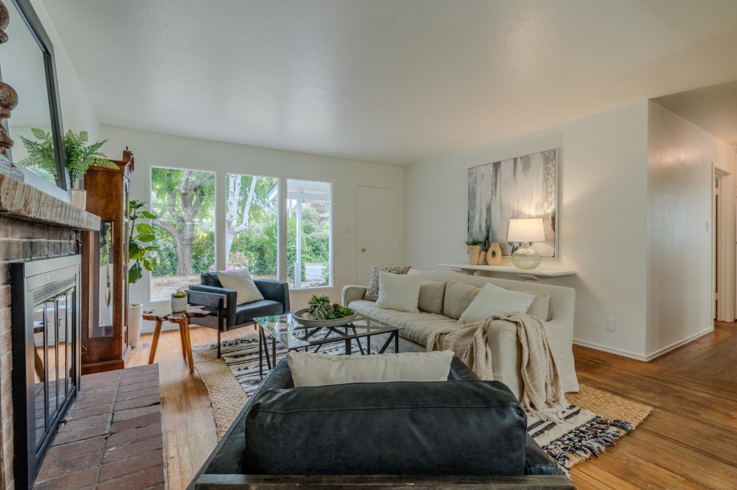 Detail Gallery Image 4 of 42 For 1451 Perez Dr, Pacifica,  CA 94044 - 3 Beds | 1 Baths