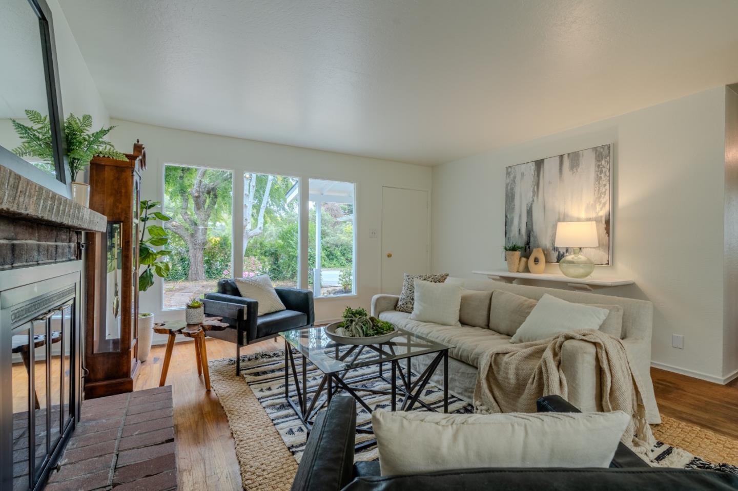 Detail Gallery Image 6 of 42 For 1451 Perez Dr, Pacifica,  CA 94044 - 3 Beds | 1 Baths