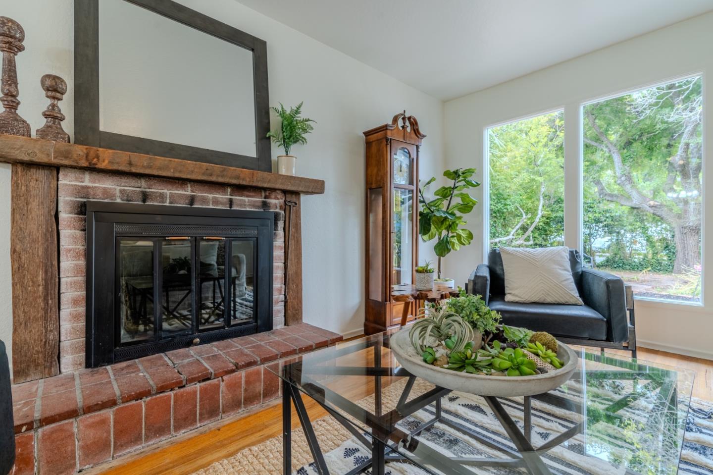 Detail Gallery Image 7 of 42 For 1451 Perez Dr, Pacifica,  CA 94044 - 3 Beds | 1 Baths