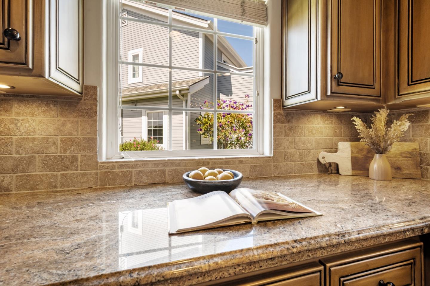 Detail Gallery Image 10 of 41 For 6 Bayhill Pl, Half Moon Bay,  CA 94019 - 3 Beds | 3 Baths