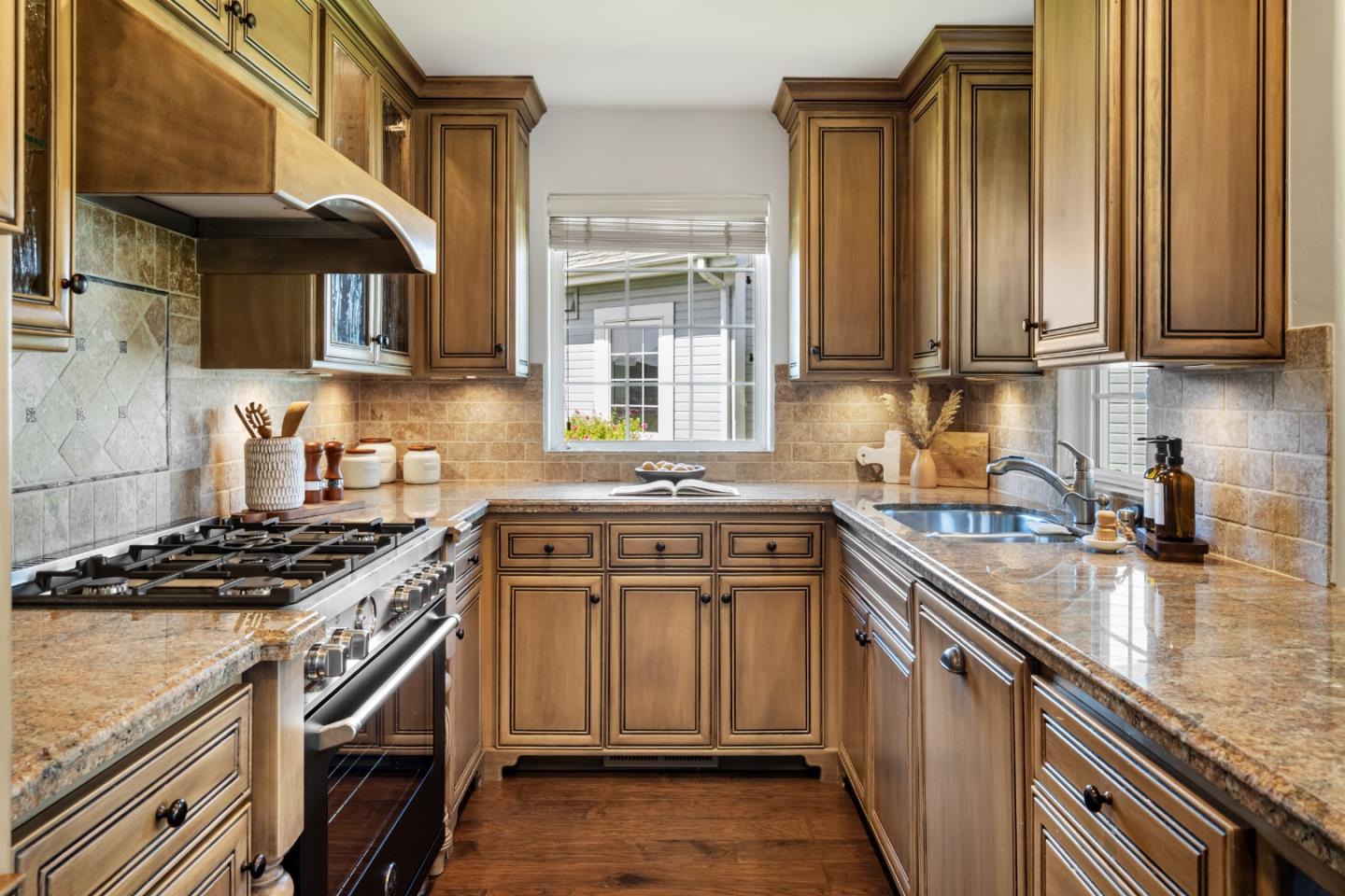 Detail Gallery Image 7 of 41 For 6 Bayhill Pl, Half Moon Bay,  CA 94019 - 3 Beds | 3 Baths