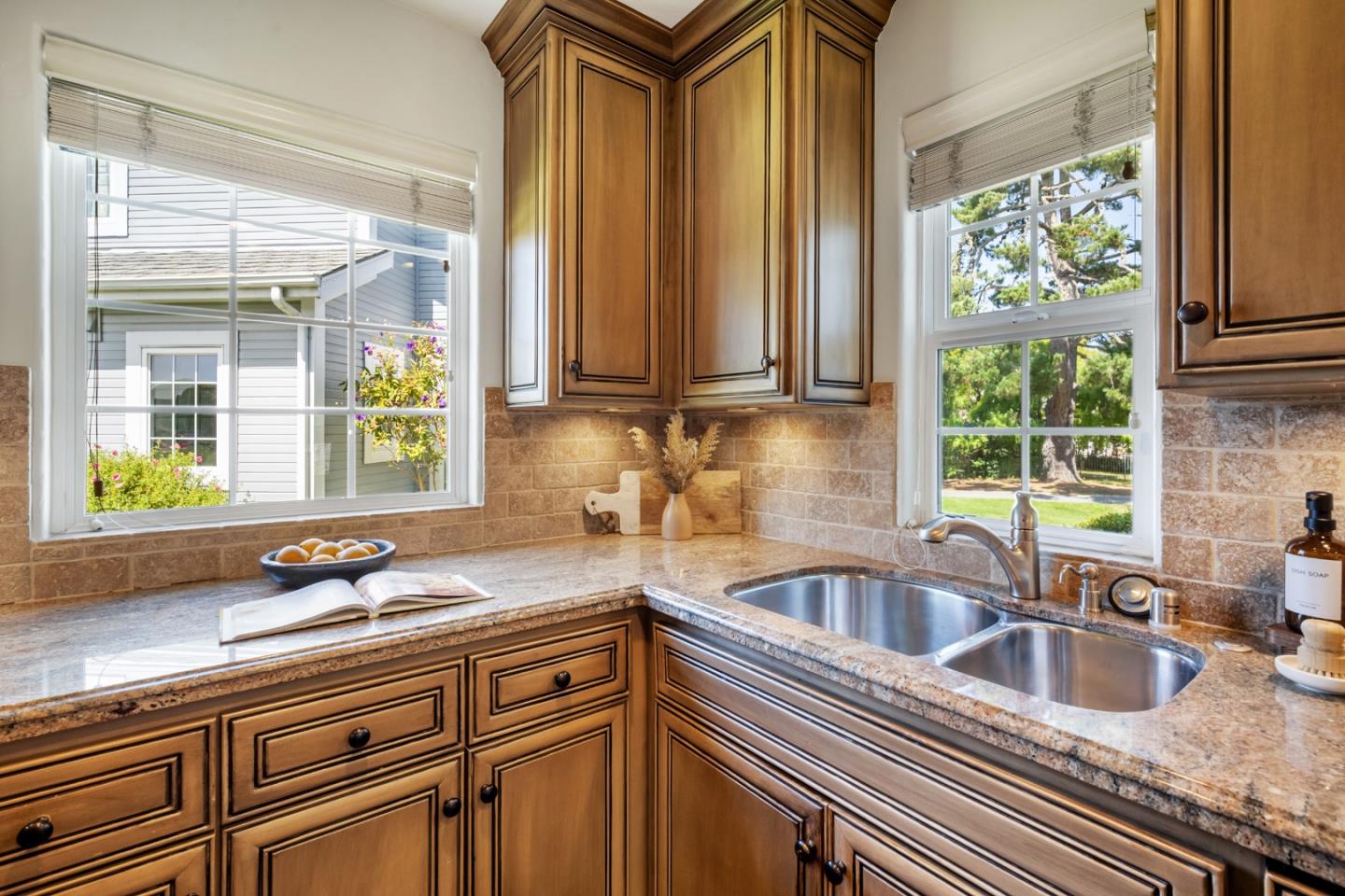 Detail Gallery Image 9 of 41 For 6 Bayhill Pl, Half Moon Bay,  CA 94019 - 3 Beds | 3 Baths