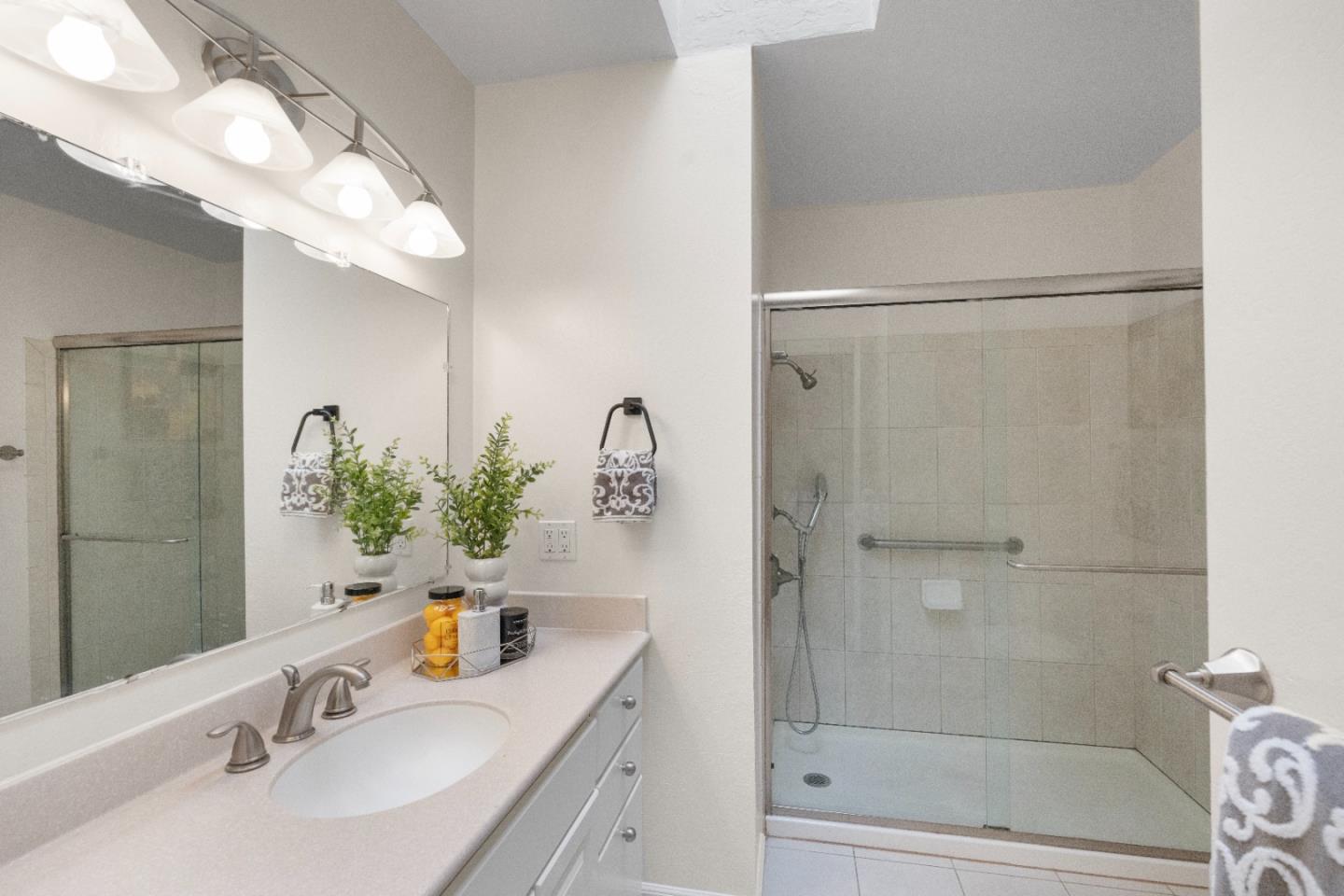 Detail Gallery Image 13 of 18 For 125 Connemara Way #3,  Sunnyvale,  CA 94087 - 2 Beds | 1/1 Baths