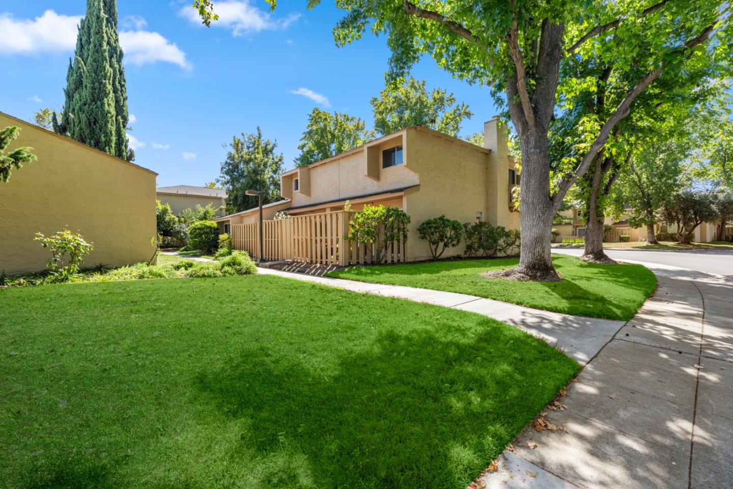 Detail Gallery Image 16 of 18 For 125 Connemara Way #3,  Sunnyvale,  CA 94087 - 2 Beds | 1/1 Baths