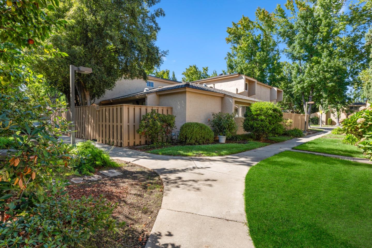 Detail Gallery Image 18 of 18 For 125 Connemara Way #3,  Sunnyvale,  CA 94087 - 2 Beds | 1/1 Baths