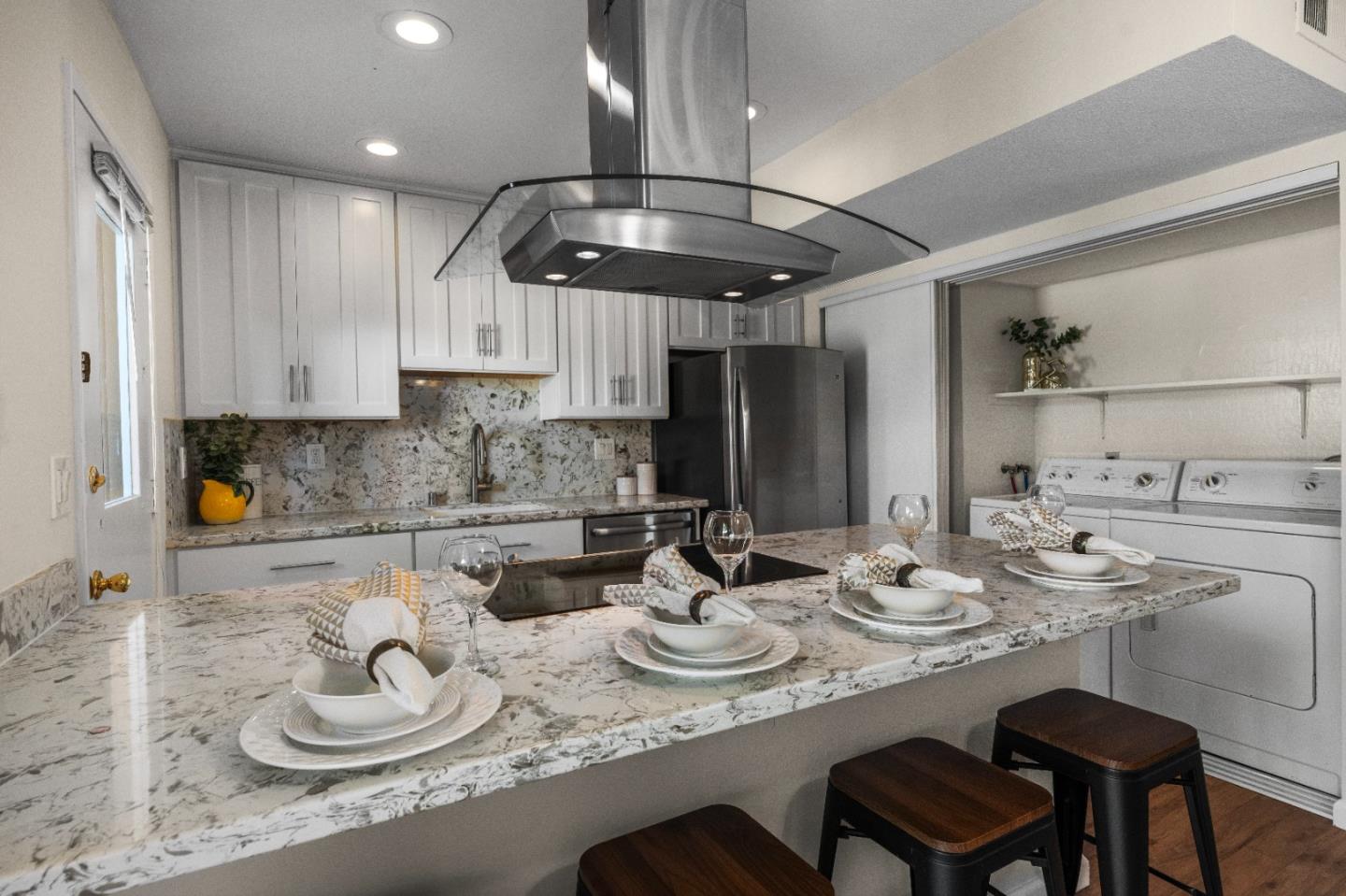 Detail Gallery Image 3 of 18 For 125 Connemara Way #3,  Sunnyvale,  CA 94087 - 2 Beds | 1/1 Baths