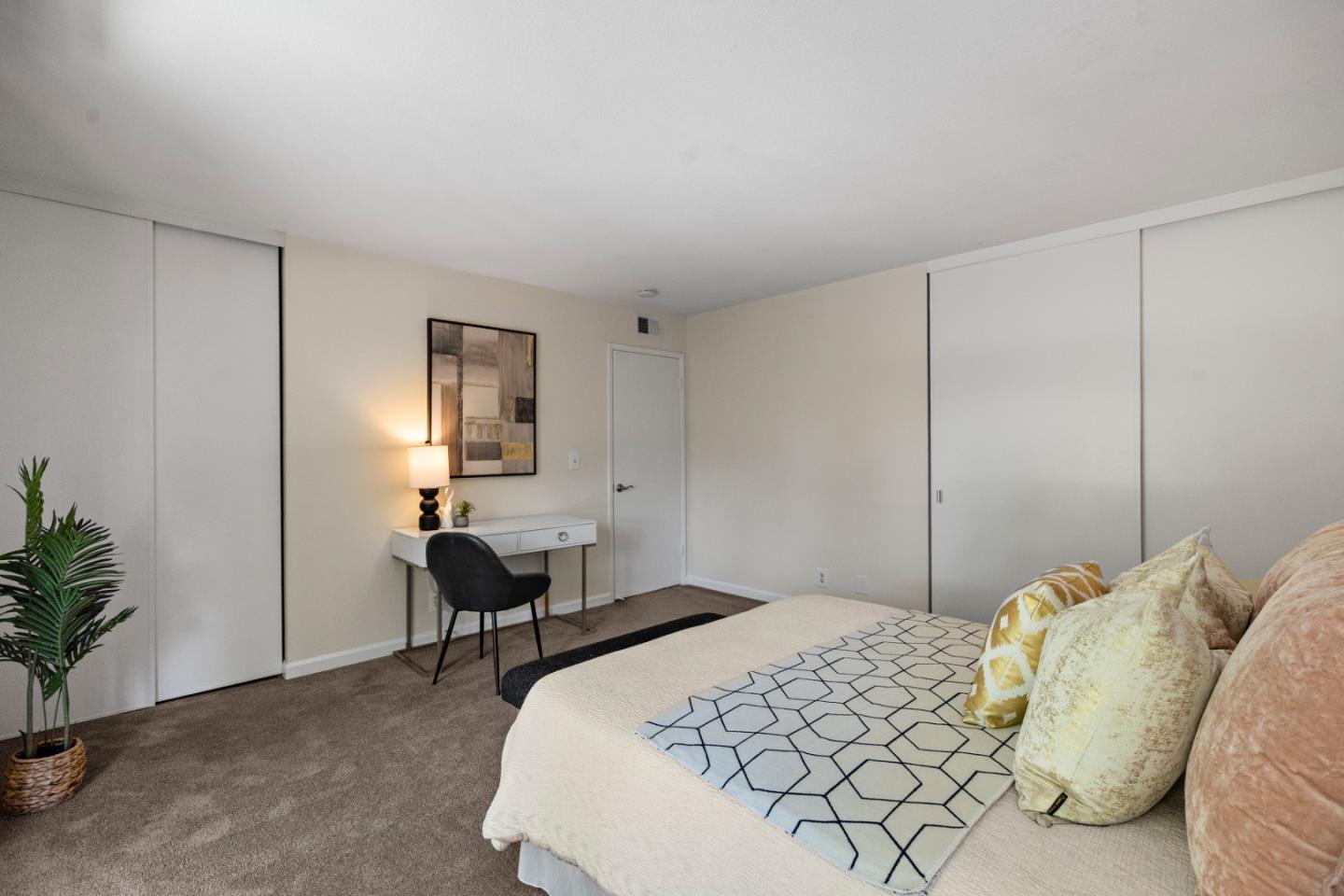 Detail Gallery Image 8 of 18 For 125 Connemara Way #3,  Sunnyvale,  CA 94087 - 2 Beds | 1/1 Baths